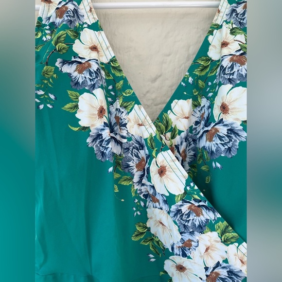 Land’s End Women's Petite Side Tie Mini Green/Floral Swim Dress Swimsuit; 12P - Picture 4 of 9